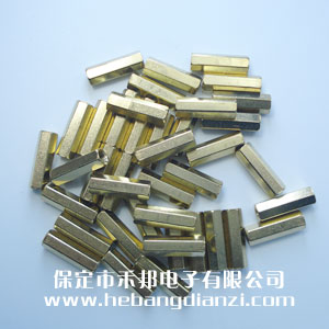 六角(jiǎo)双通 M4*18mm